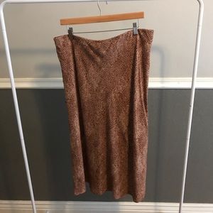 A NEW DAY 🤍 MIDI PULL ON SNAKESKIN PATTERN SKIRT